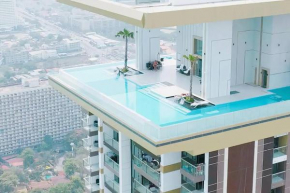 59th Floor Infinity Pool, Luxury 5 Star Room
